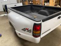 01-06 Chevy Silverado 3500 White Dually Bed 8' - Image 19