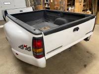 01-06 Chevy Silverado 3500 White Dually Bed 8' - Image 3