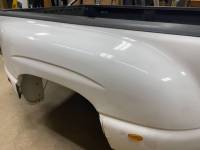 01-06 Chevy Silverado 3500 White Dually Bed 8' - Image 36