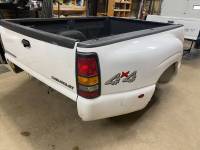 01-06 Chevy Silverado 3500 White Dually Bed 8' - Image 47