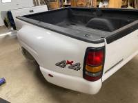 01-06 Chevy Silverado 3500 White Dually Bed 8' - Image 48