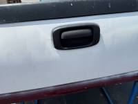 Chevrolet  - 04-05-06 Chevy Silverado 1500 Crew Cab White/Burgundy 5.8ft Short Truck Bed - Image 27