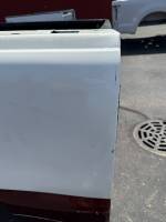 Chevrolet  - 04-05-06 Chevy Silverado 1500 Crew Cab White/Burgundy 5.8ft Short Truck Bed - Image 48