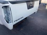Nissan  - 05-21 Nissan Frontier White 6 ft King Cab Short Bed - Image 11
