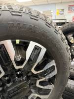 New takeoff 11-25 GMC DENALI 20" CHROME AND BLACK 8 LUG W/ GOODYEAR WRANGLER AT LT275/65/R20  - Image 5